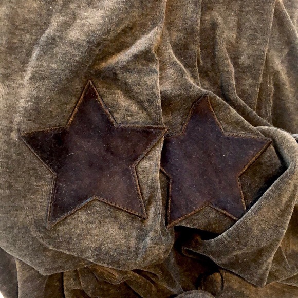 ⭐️SALE⭐️ C&C California Cold Shoulder Velour Sweatshirt NWT - Picture 8 of 10